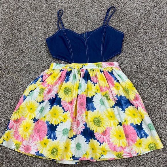 Mustard Seed Floral Dress w/Cutout sides - Picture 7 of 9